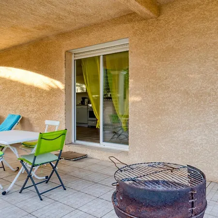 Dans Bord De Mer Apartment